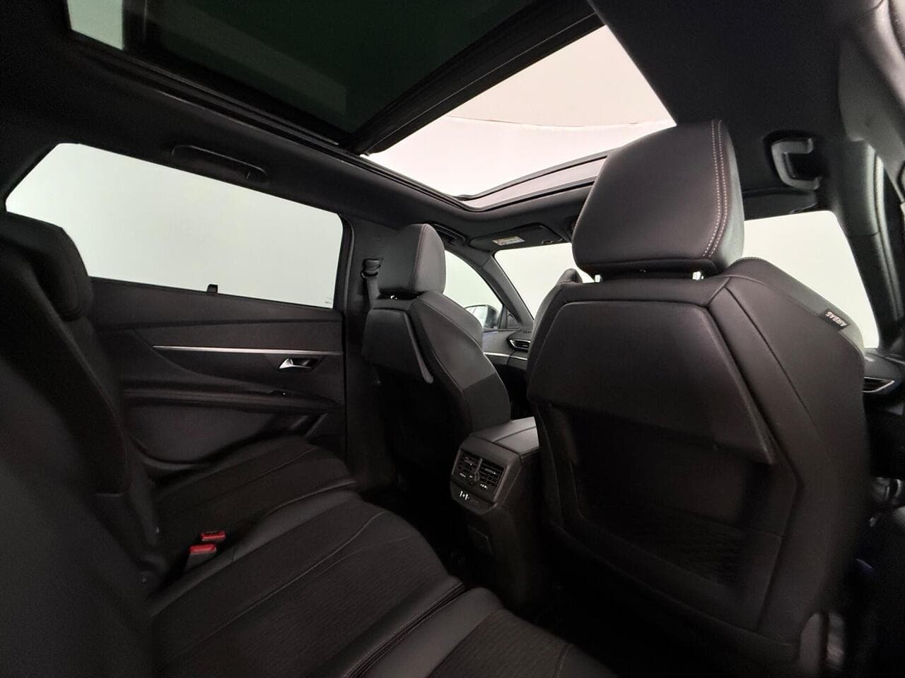 Peugeot 5008 thumbnail Seats Rear