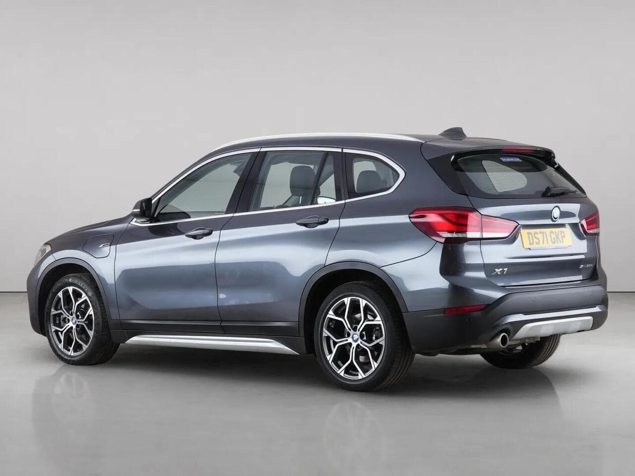 BMW X1 thumbnail Rear Left