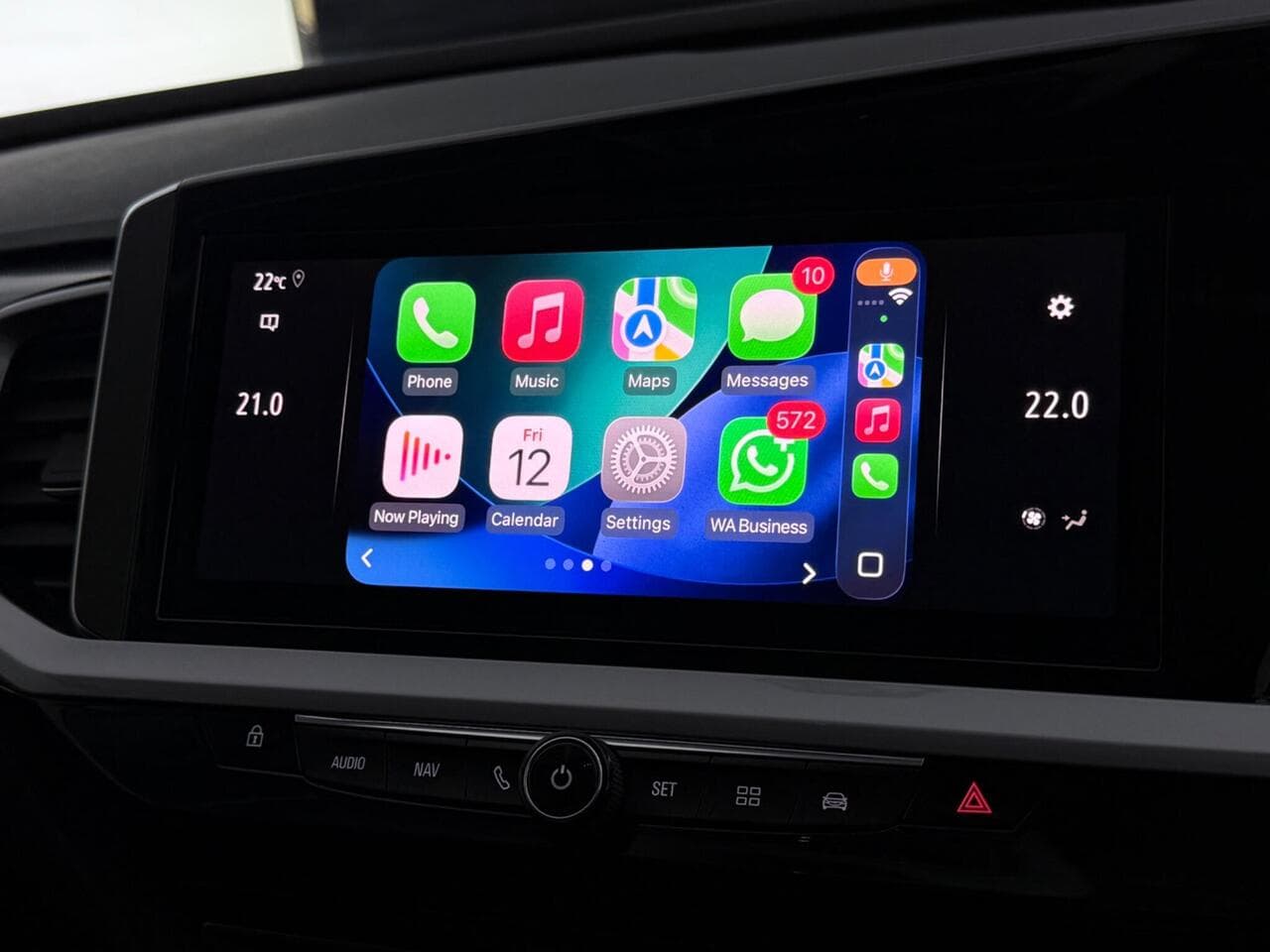 Vauxhall Grandland thumbnail Infotainment System