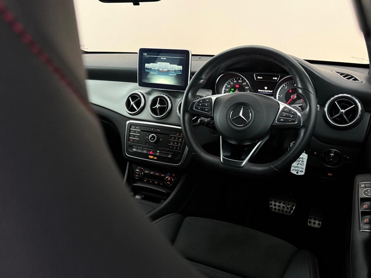Mercedes-Benz GLA thumbnail Interior Front