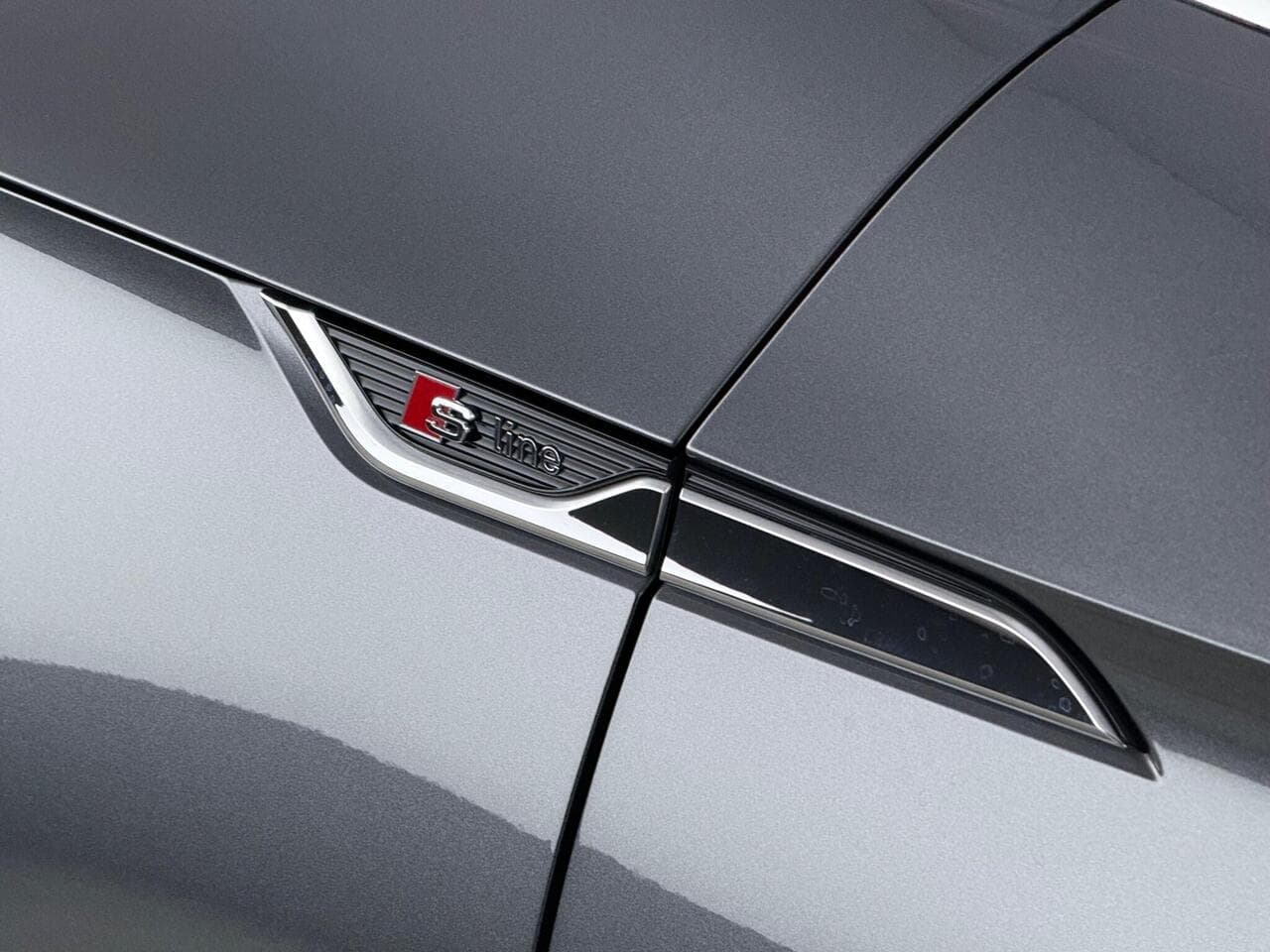 Audi A5 Cabriolet thumbnail Badge Exterior