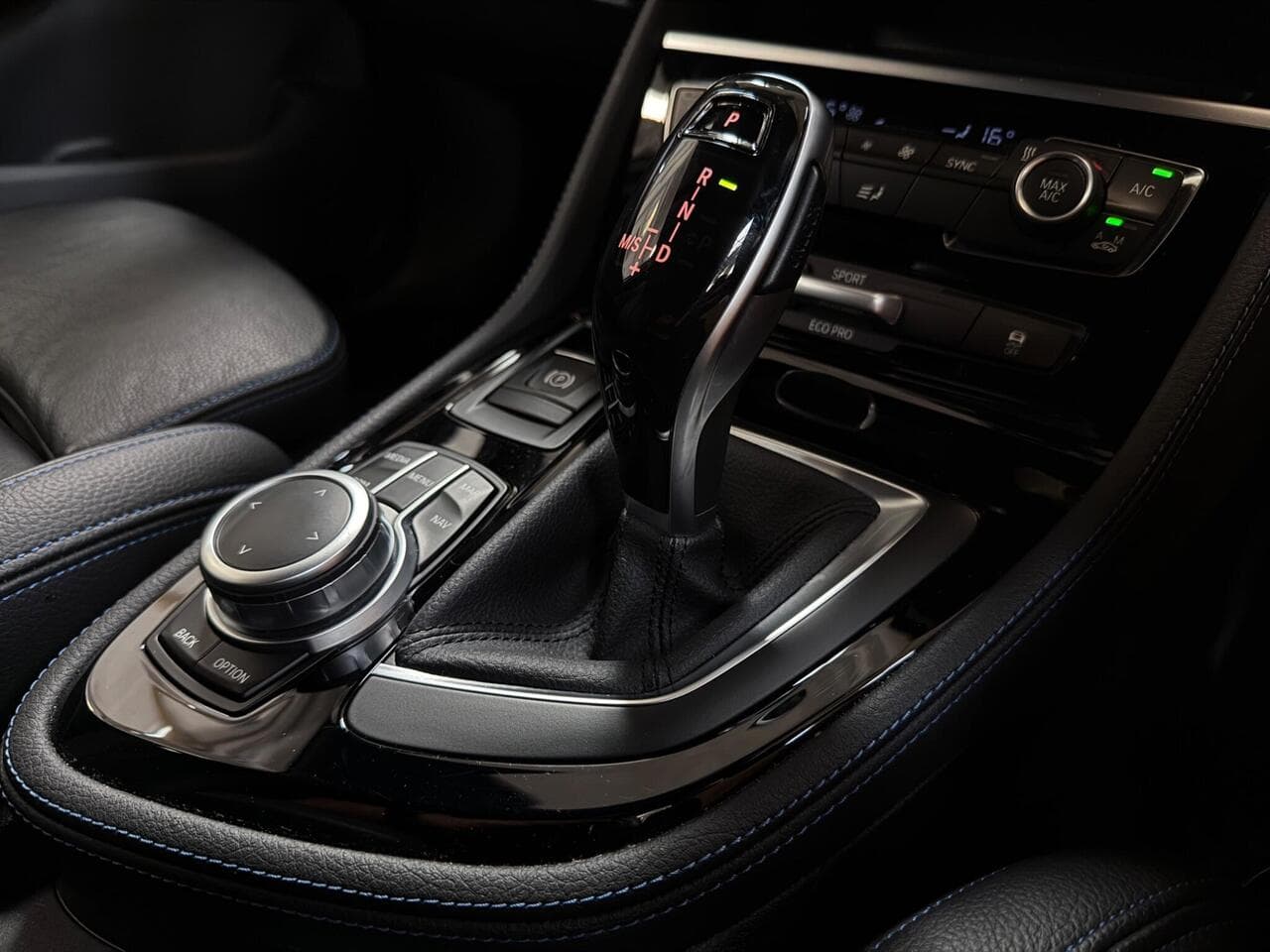 BMW 2 Series Active Tourer thumbnail Interior Front