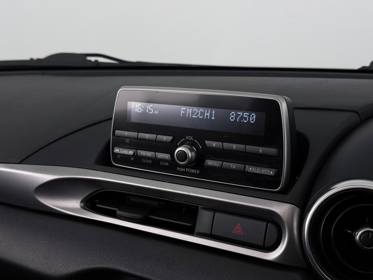 Fiat 124 Spider thumbnail Infotainment System