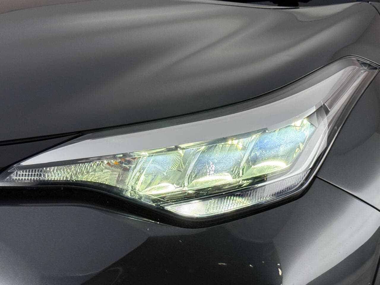 Toyota C-HR thumbnail Lights Front