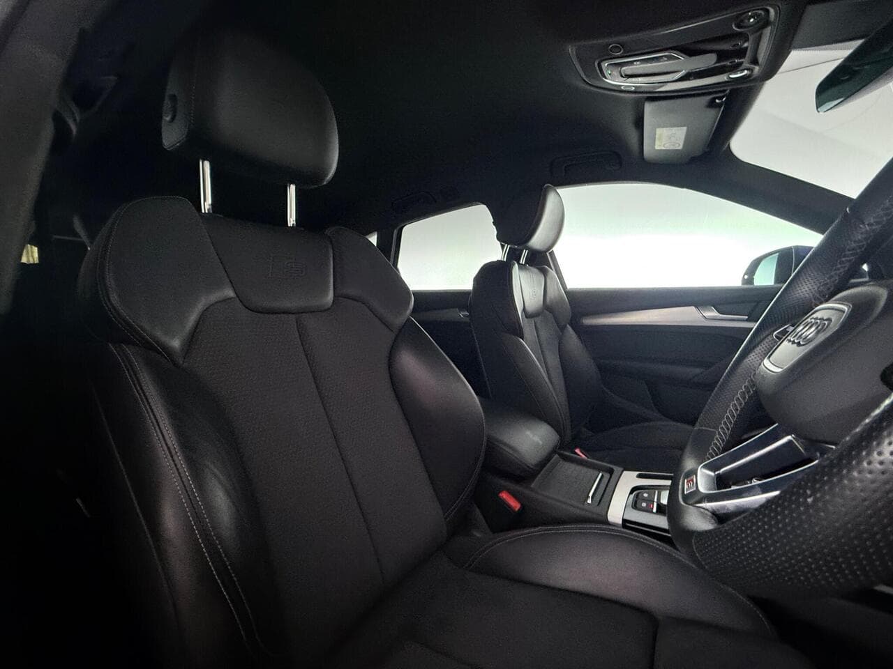 Audi Q5 thumbnail Seat Driver