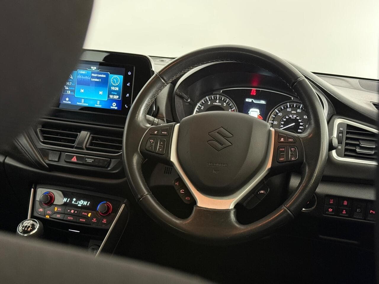 Suzuki S-Cross thumbnail Steering Wheel