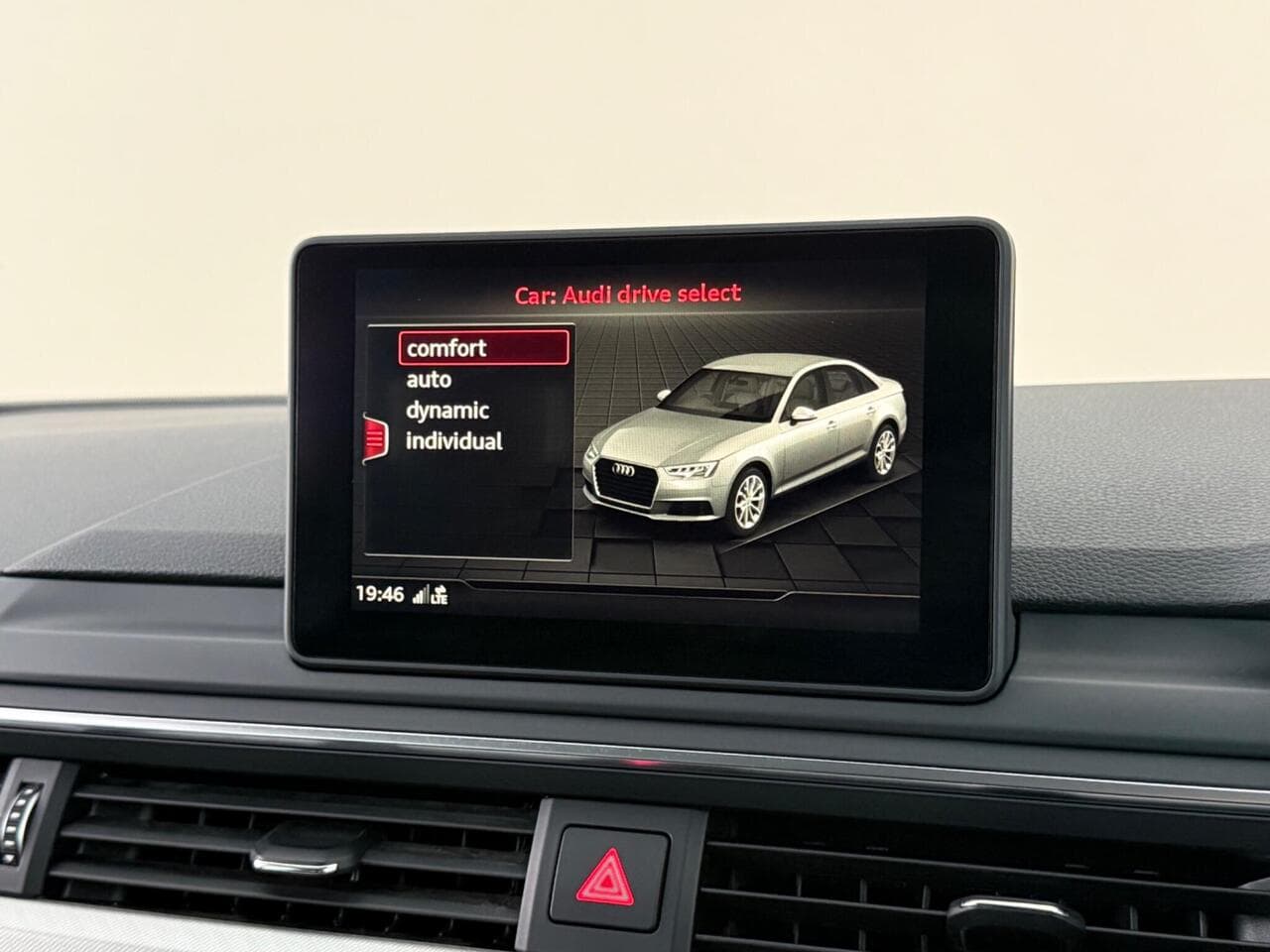 Audi A4 thumbnail Infotainment System