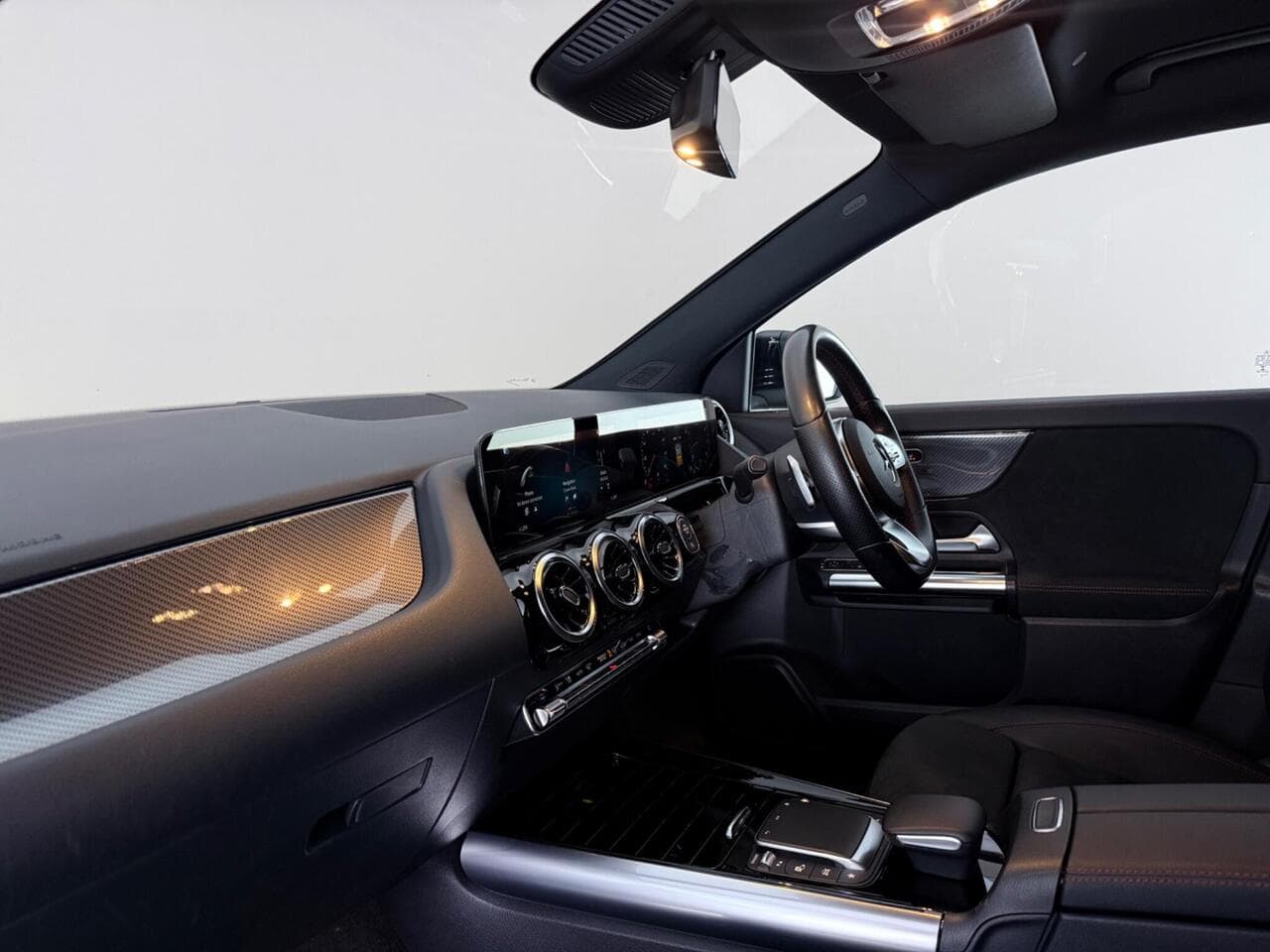 Mercedes-Benz GLA thumbnail Interior Front
