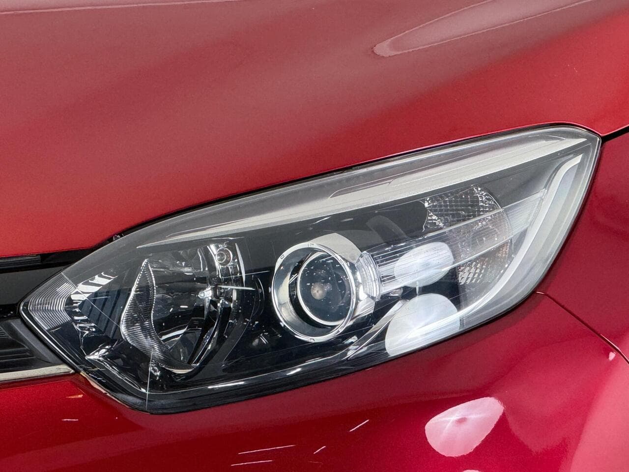 Renault Captur thumbnail Lights Front