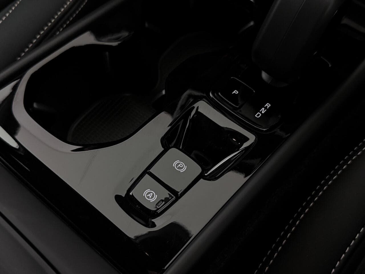 Volvo XC40 thumbnail Misc Controls
