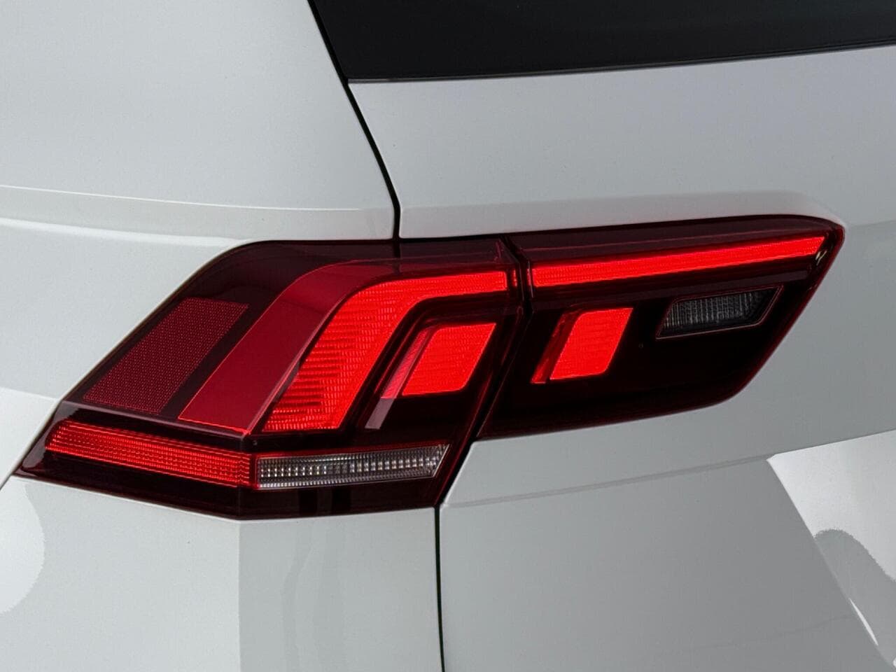Volkswagen Tiguan thumbnail Lights Rear