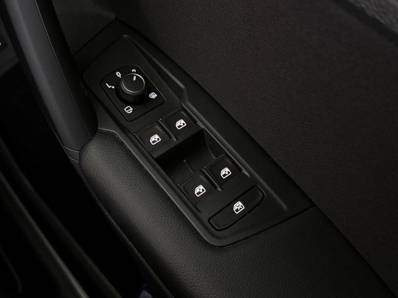 Volkswagen Tiguan thumbnail Misc Controls