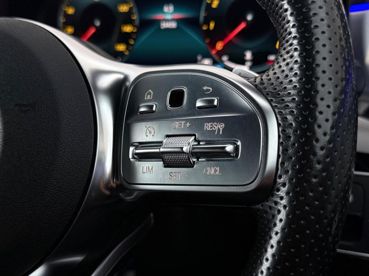 Mercedes-Benz CLA thumbnail Misc Controls
