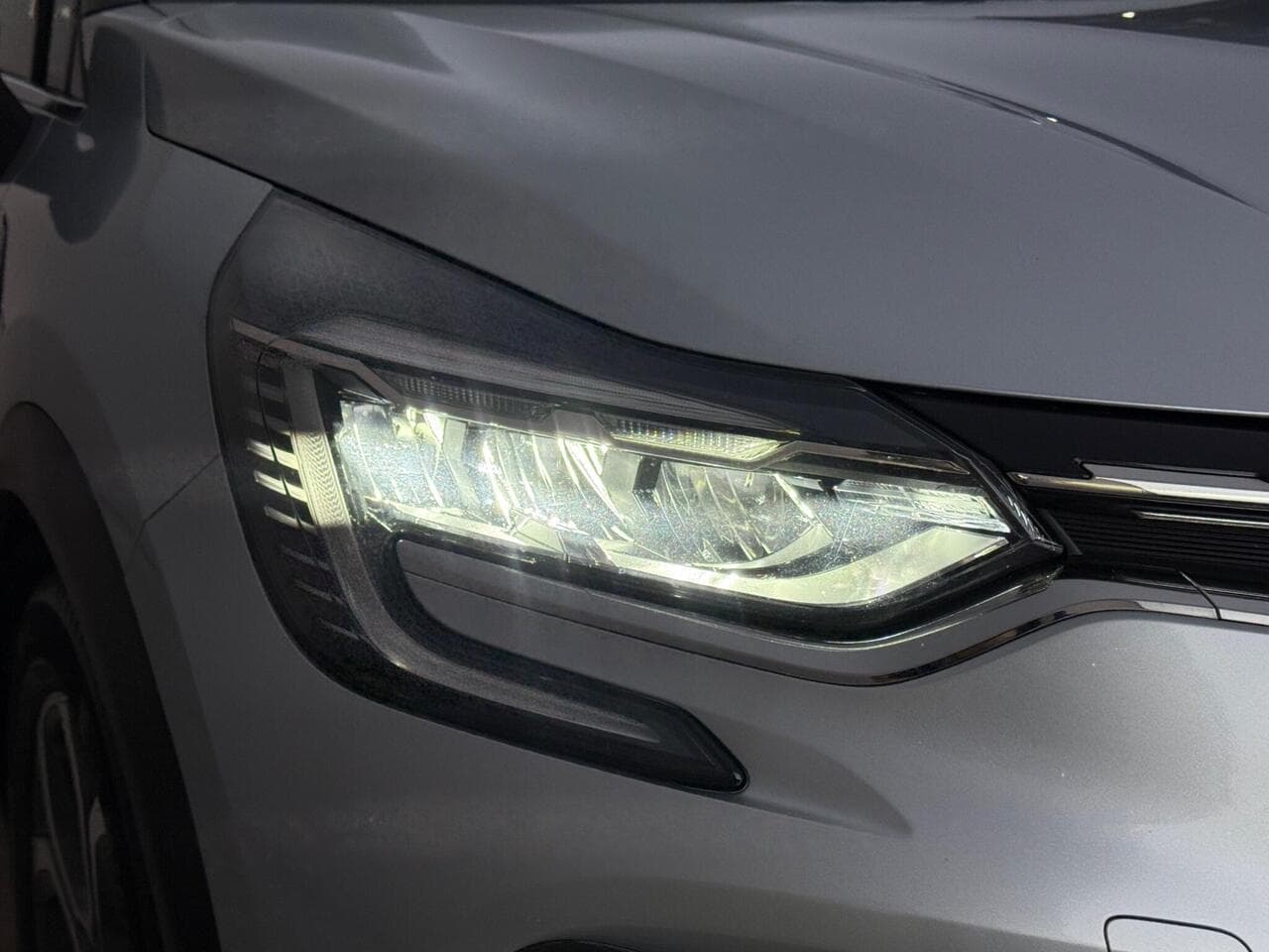 Renault Captur thumbnail Lights Front