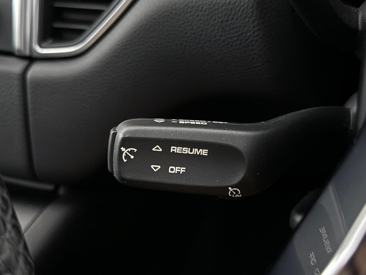 Porsche Macan thumbnail Misc Controls