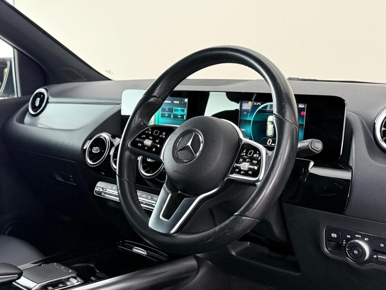 Mercedes-Benz B Class thumbnail Interior Front