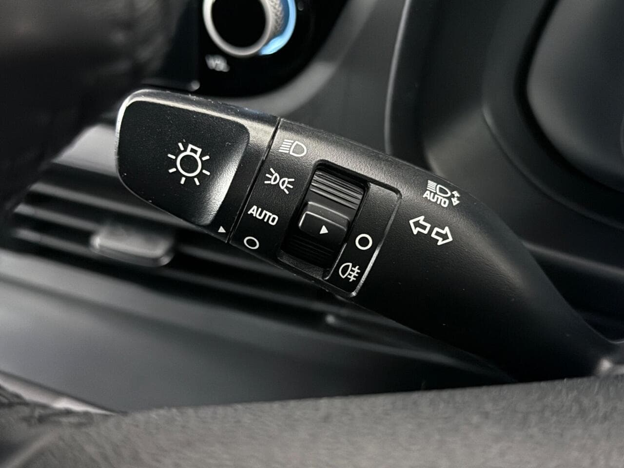 Hyundai BAYON thumbnail Misc Controls