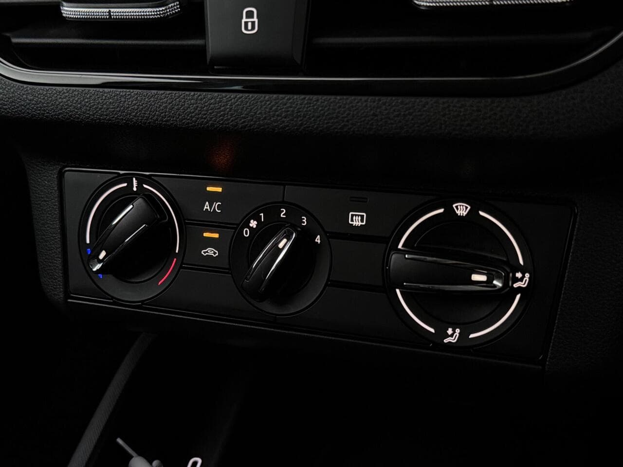 Skoda Kamiq thumbnail Misc Controls