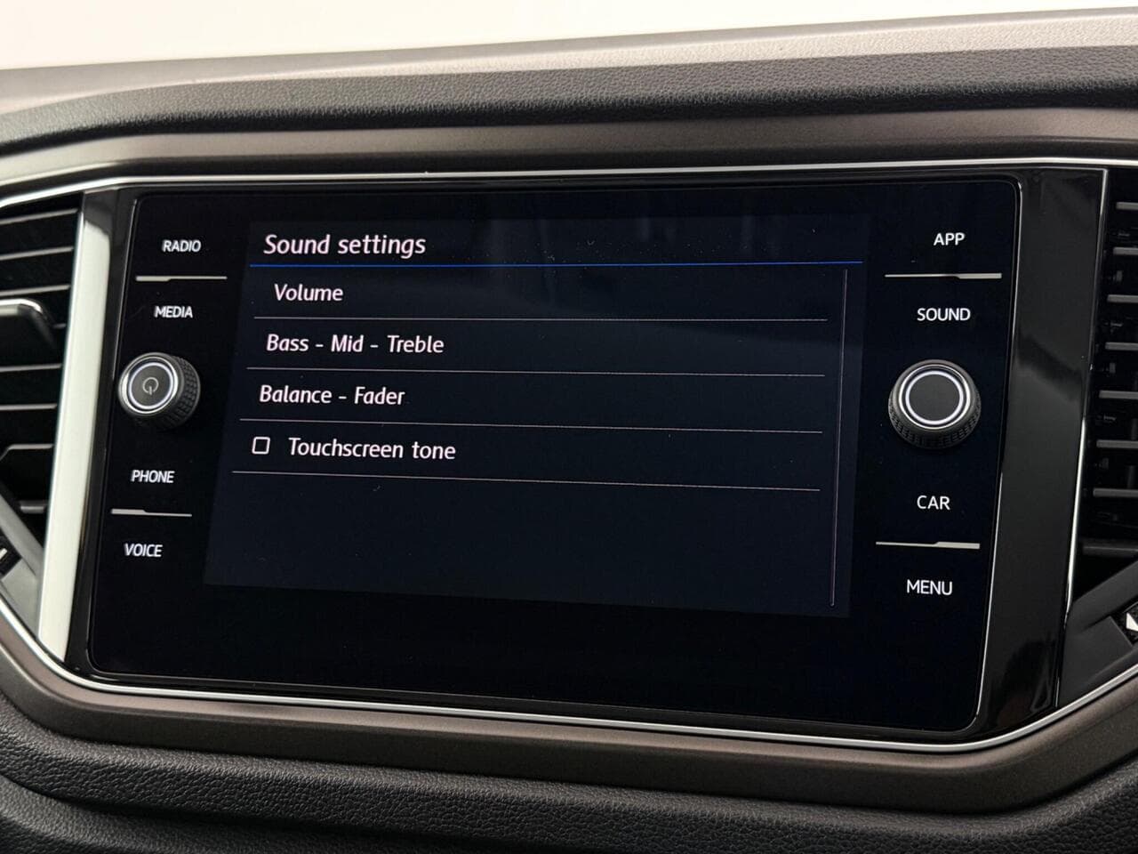 Volkswagen T-Roc thumbnail Infotainment System