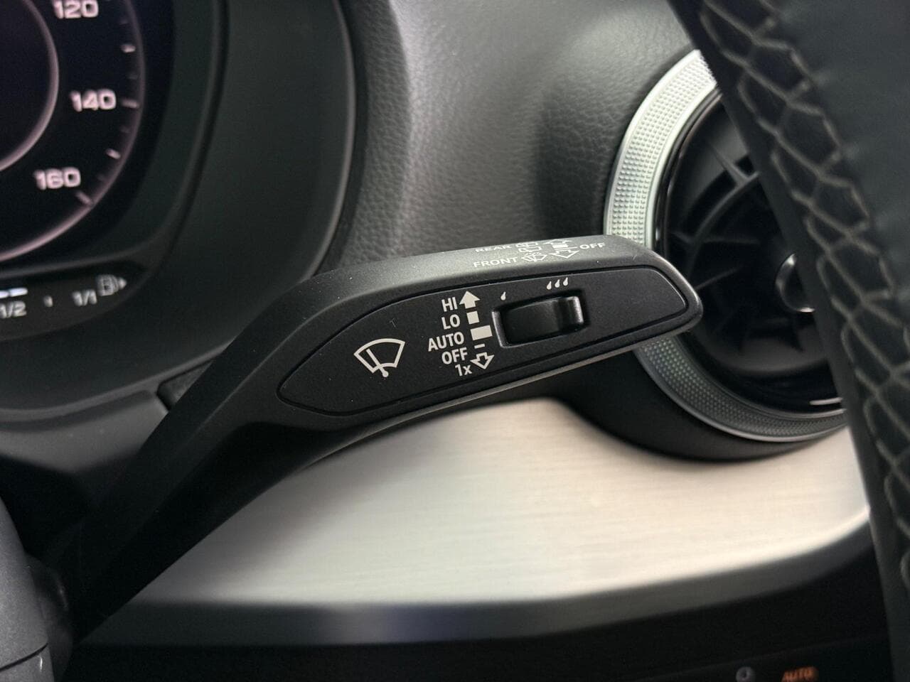 Audi Q2 thumbnail Misc Controls