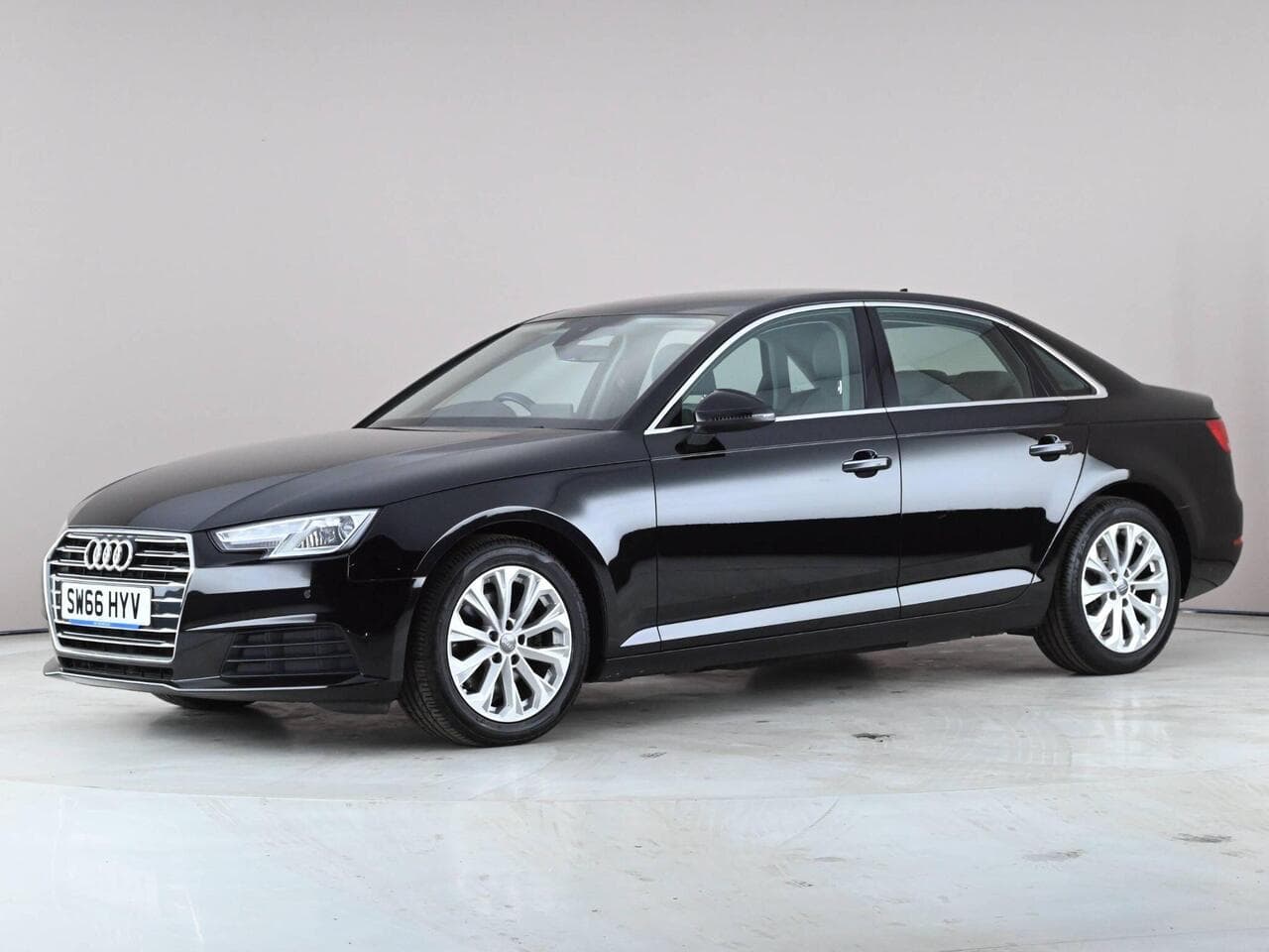 Audi A4 thumbnail Front Left
