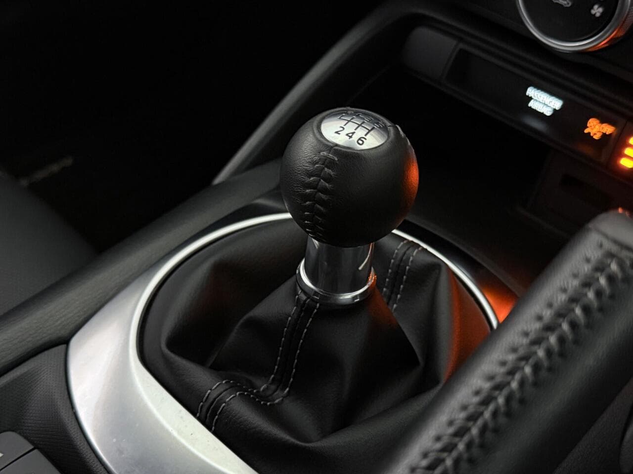 Mazda MX-5 thumbnail Interior Front