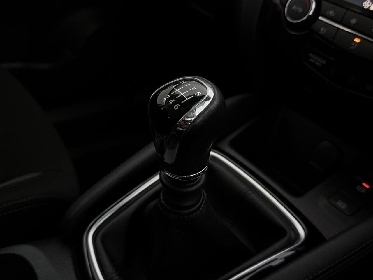 Nissan Qashqai thumbnail Interior Front