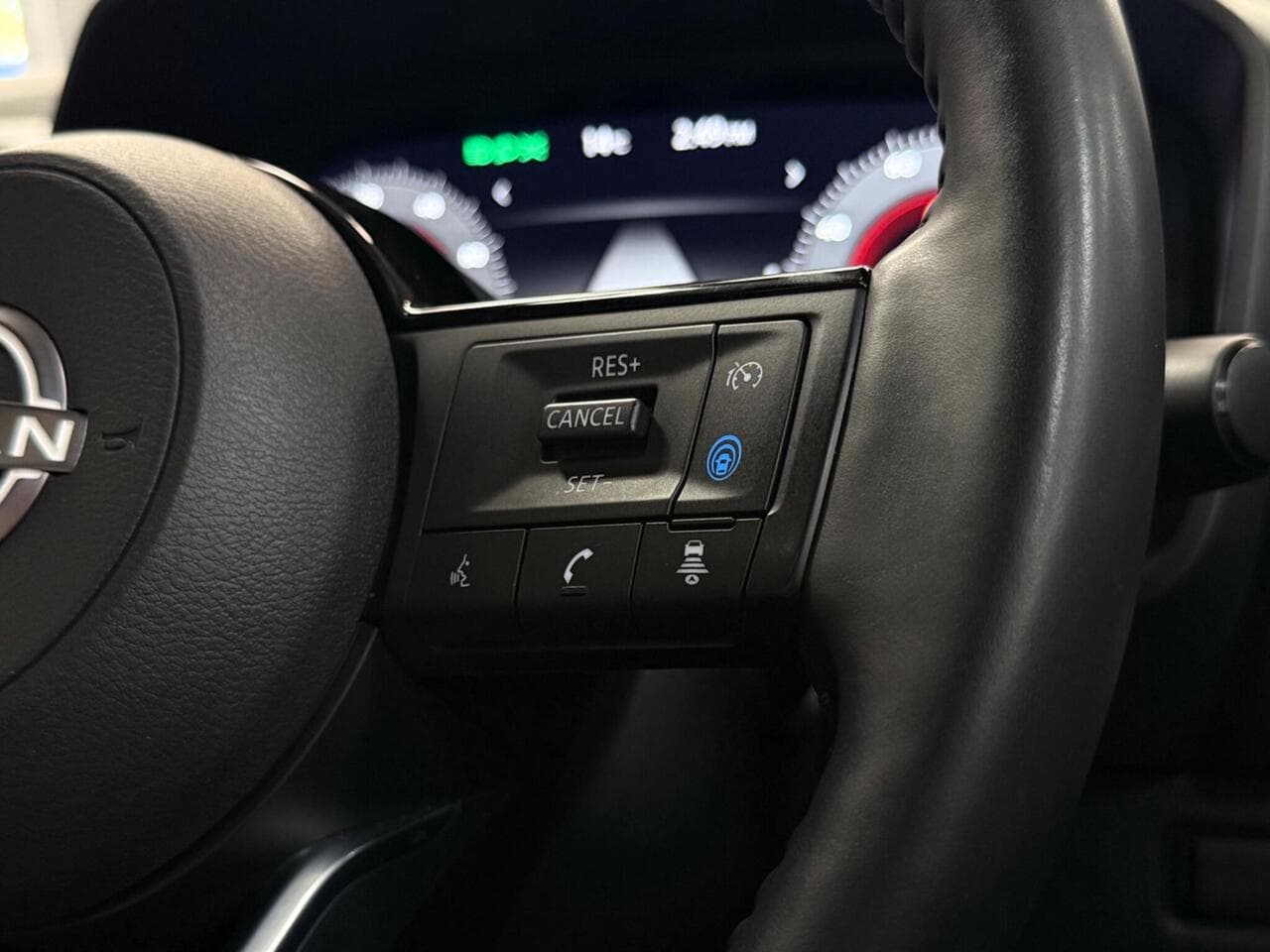 Nissan X-Trail thumbnail Misc Controls