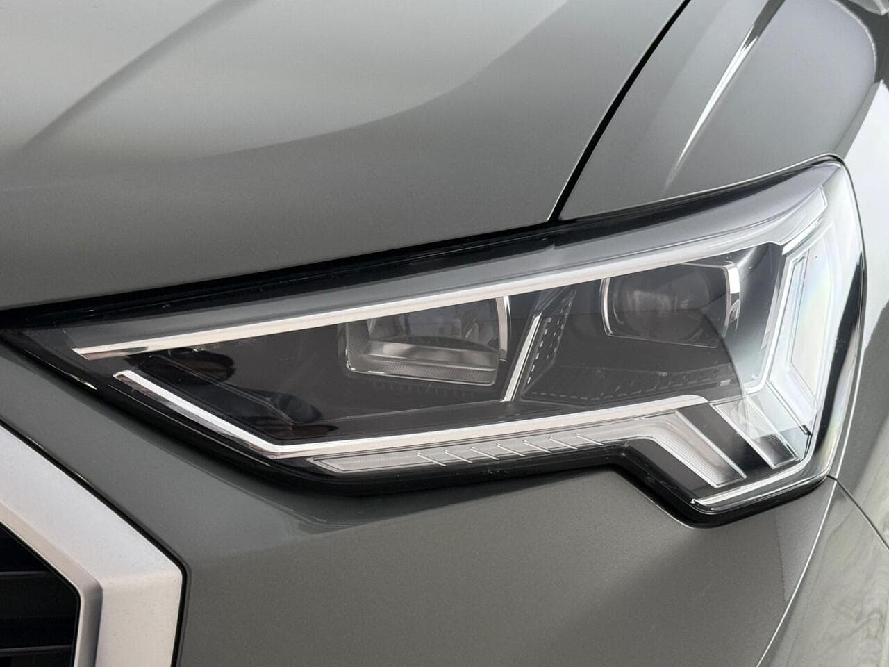Audi Q3 thumbnail Lights Front