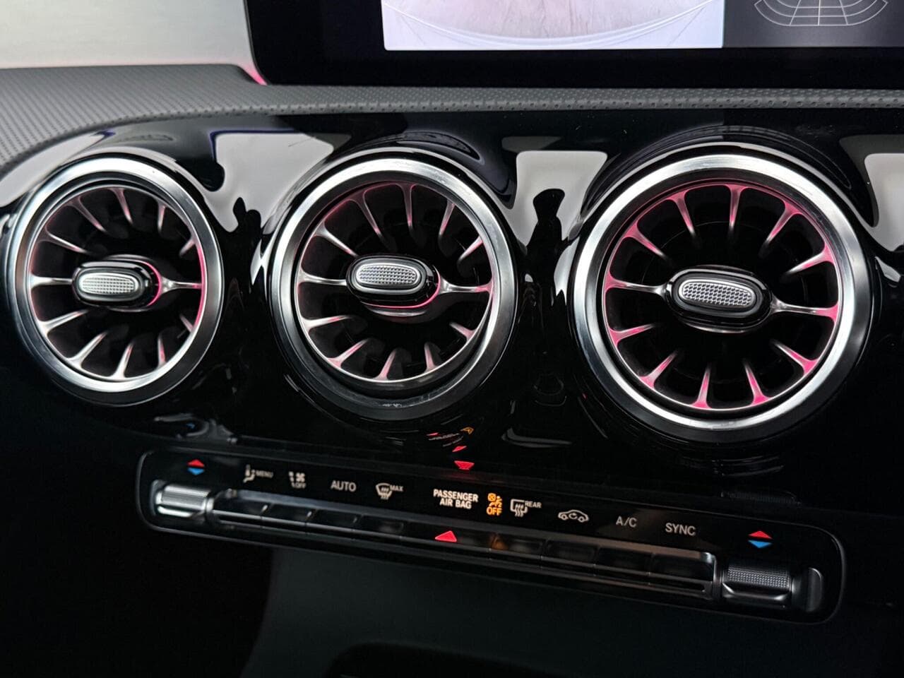 Mercedes-Benz CLA thumbnail Interior Front