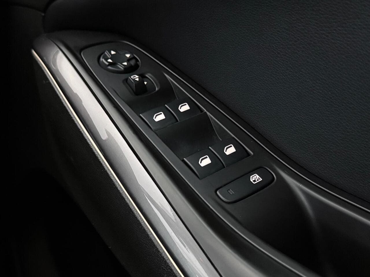Vauxhall Grandland X thumbnail Misc Controls