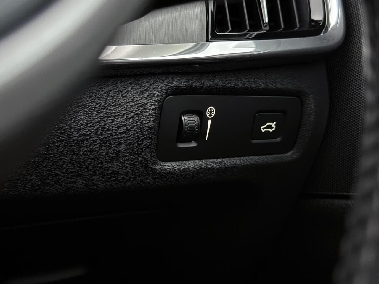 Volvo V90 thumbnail Misc Controls