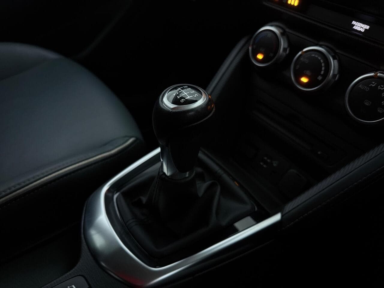 Mazda Mazda2 thumbnail Interior Front