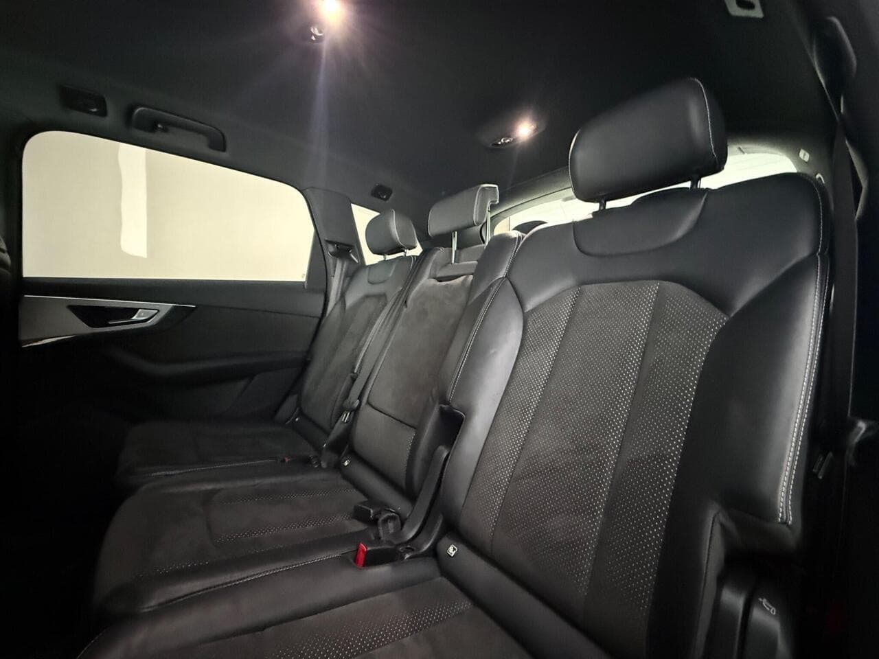 Audi Q7 thumbnail Seats Rear