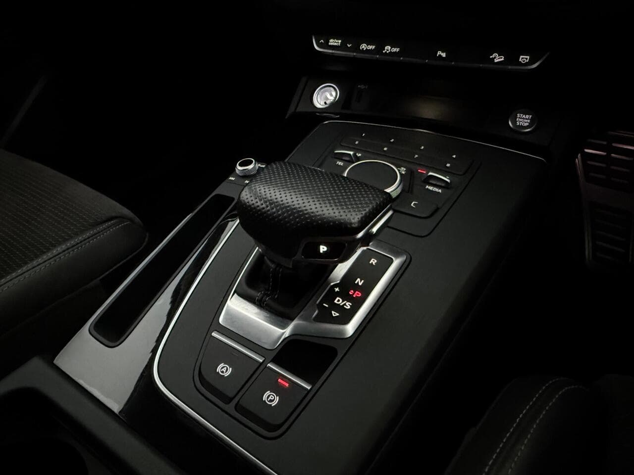 Audi Q5 thumbnail Interior Front