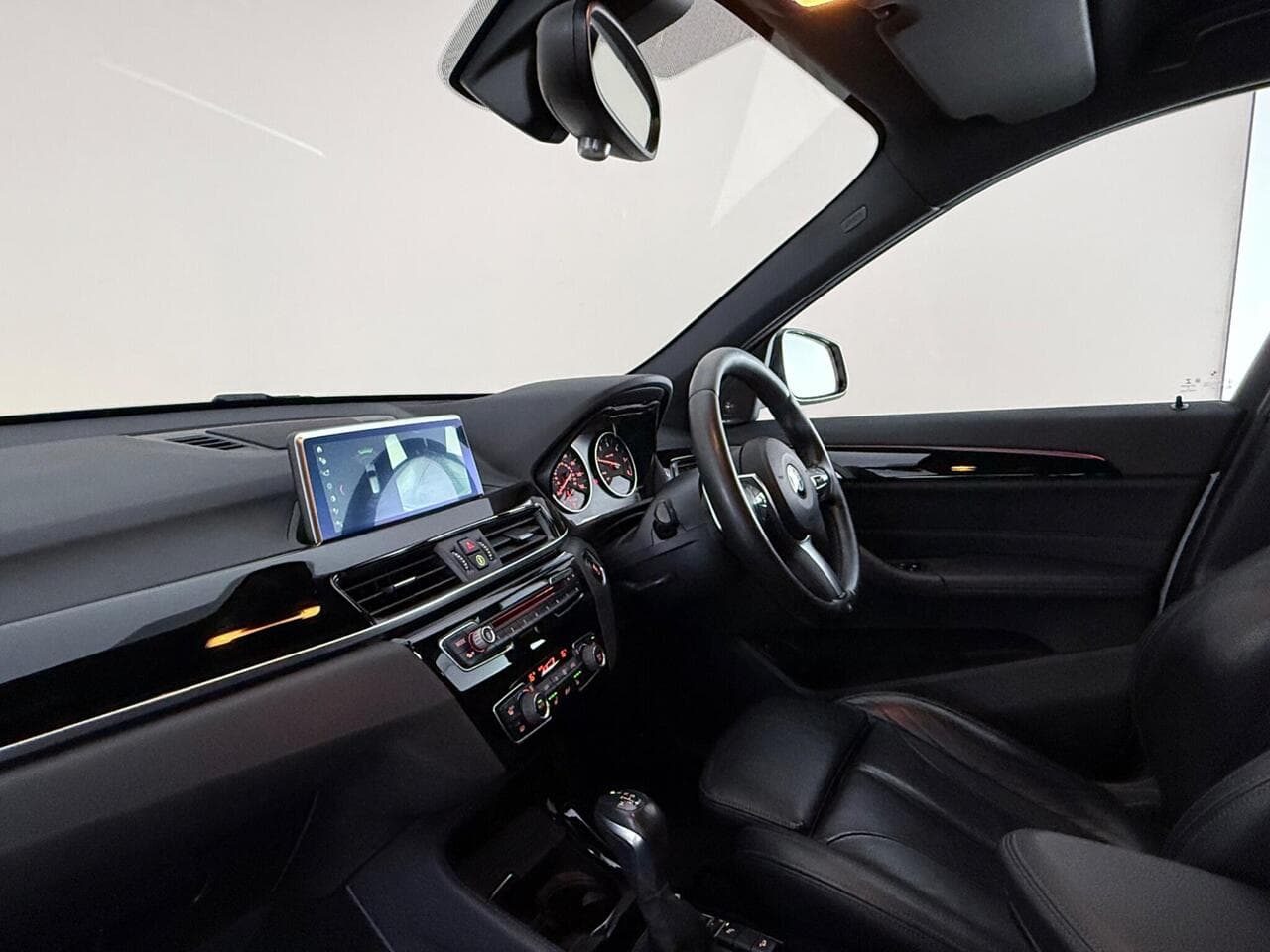 BMW X1 thumbnail Interior Front