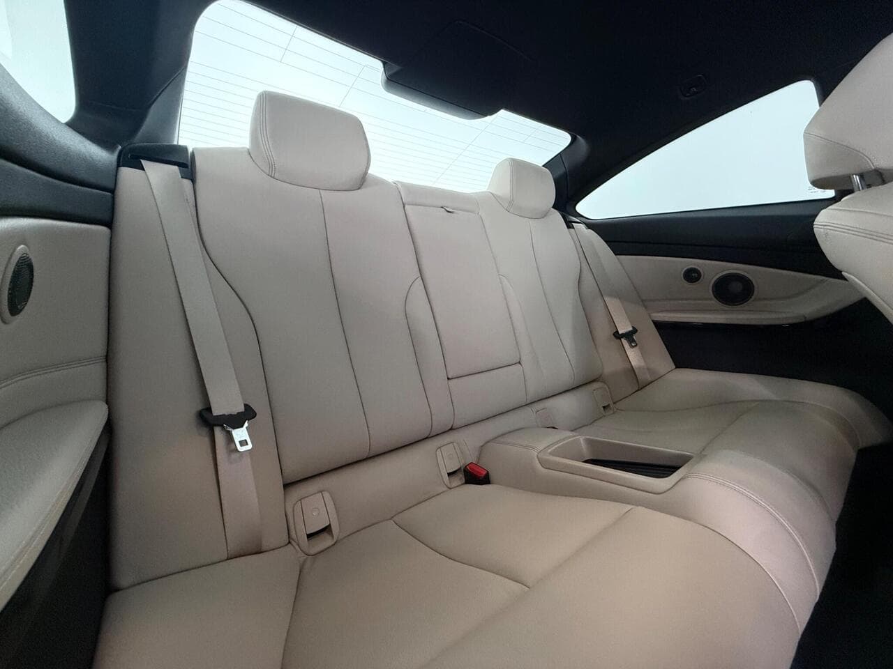 BMW 4 Series thumbnail Seats Rear