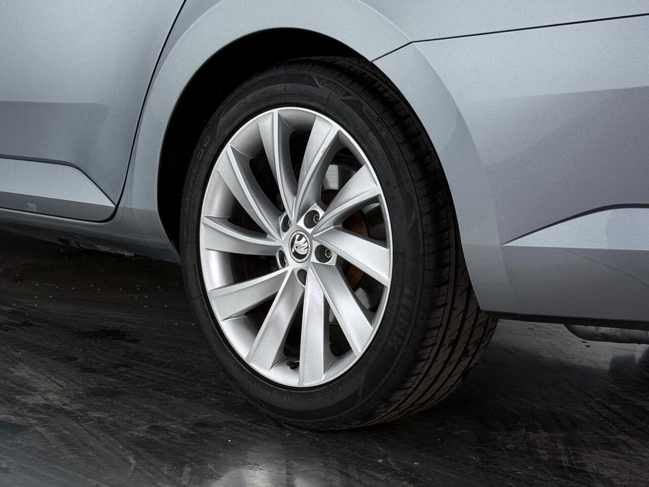 Skoda Superb thumbnail Wheel