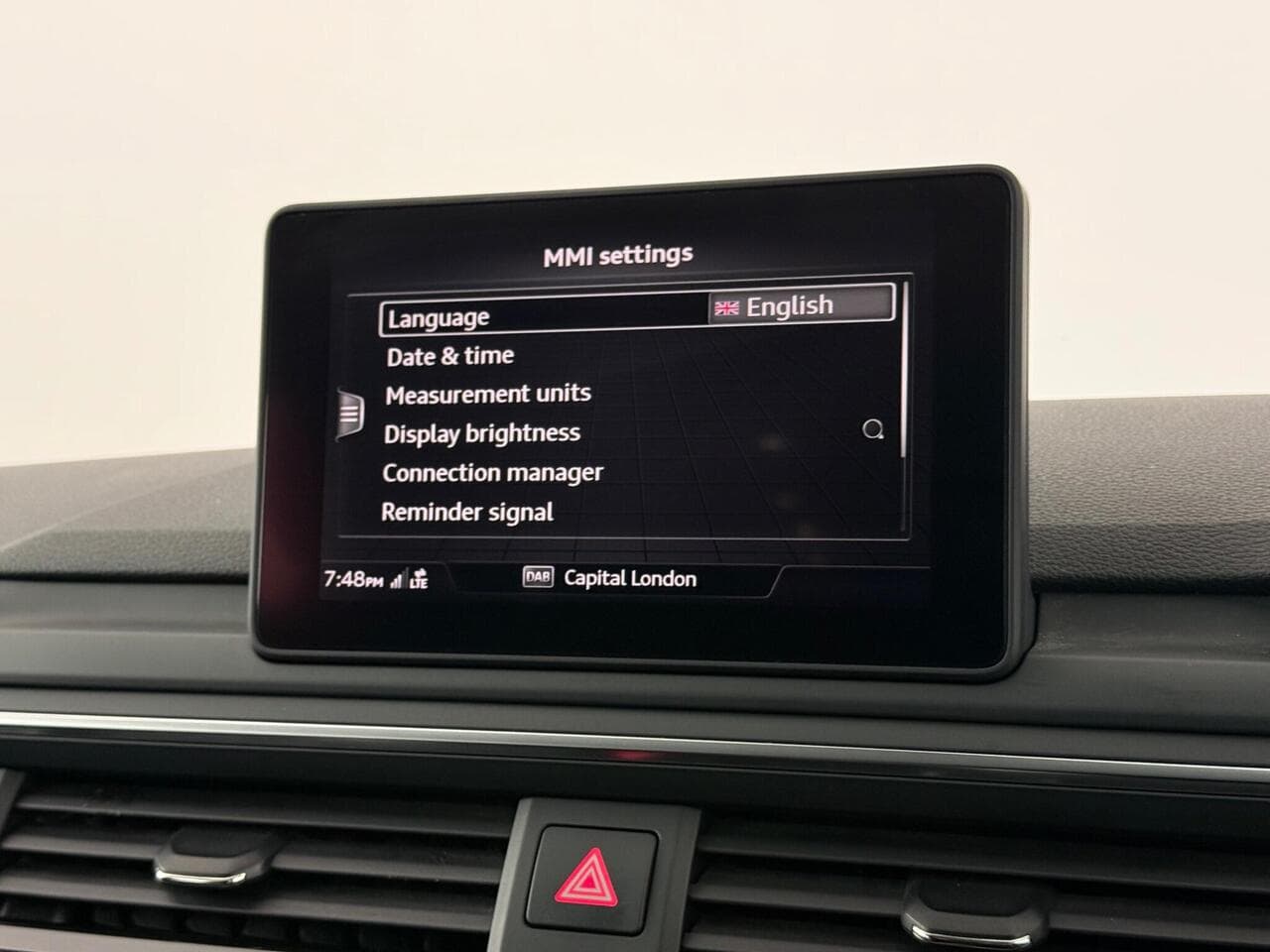 Audi A4 thumbnail Infotainment System