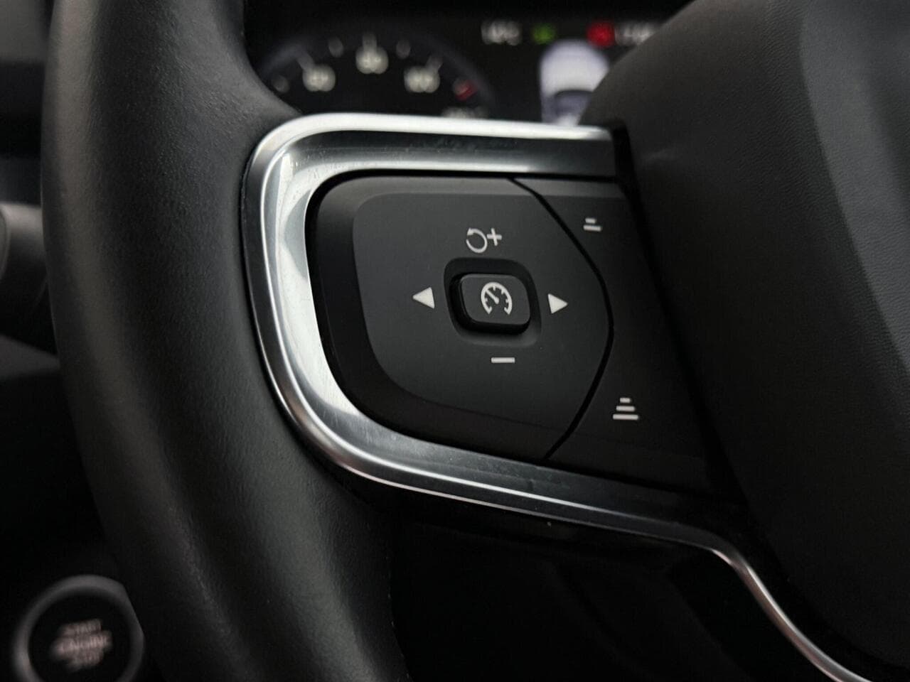 Volvo XC40 thumbnail Misc Controls