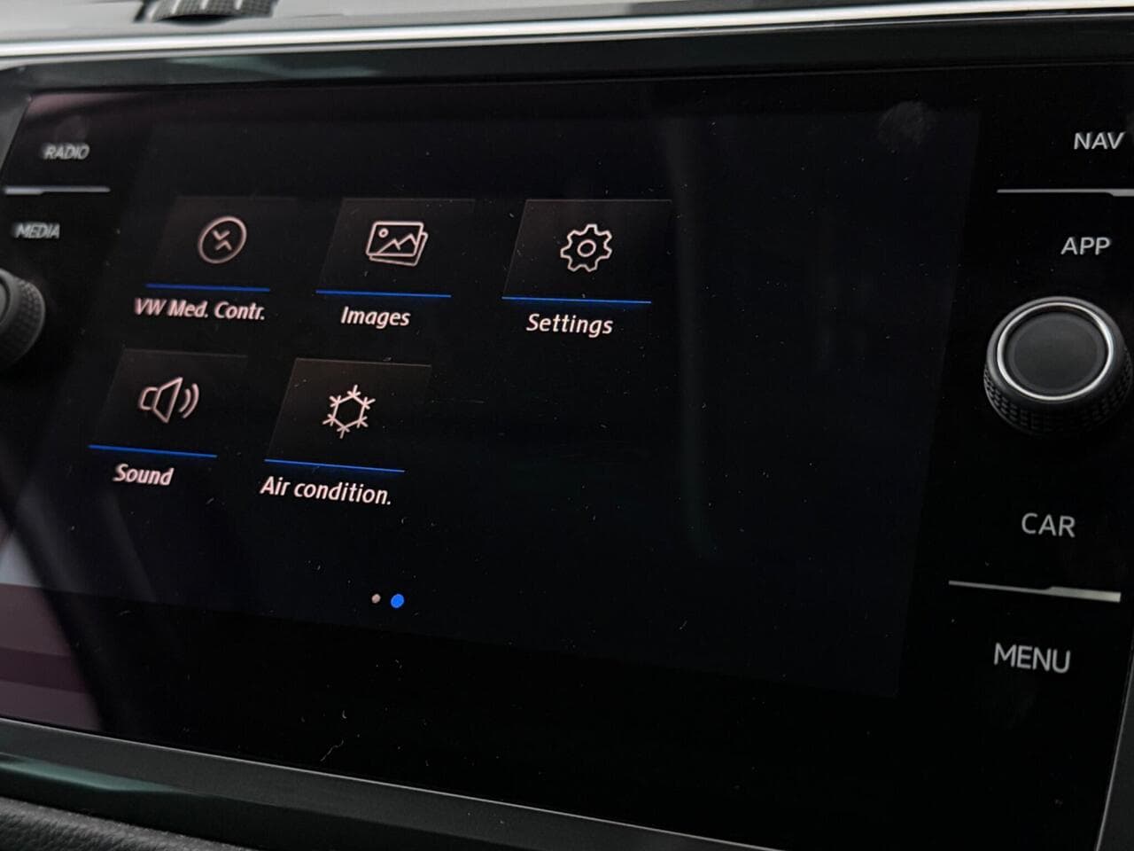 Volkswagen Tiguan thumbnail Infotainment System
