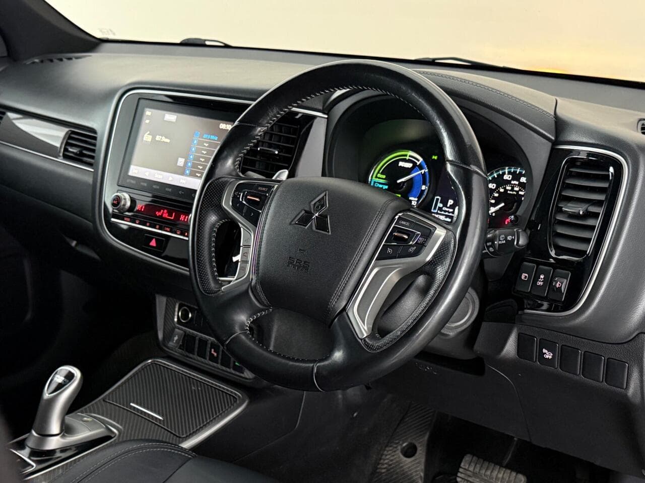 Mitsubishi Outlander thumbnail Interior Front