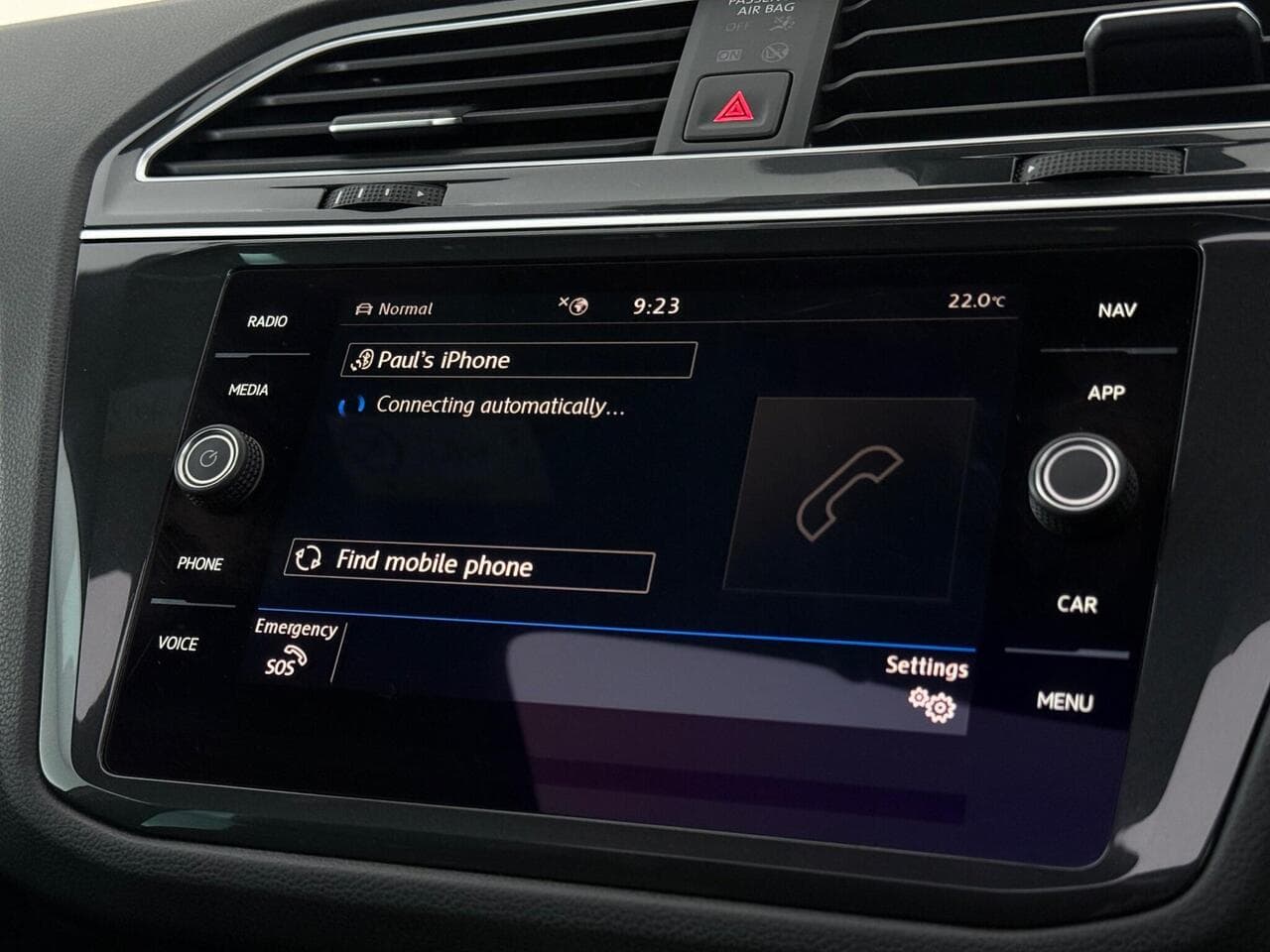 Volkswagen Tiguan thumbnail Infotainment System