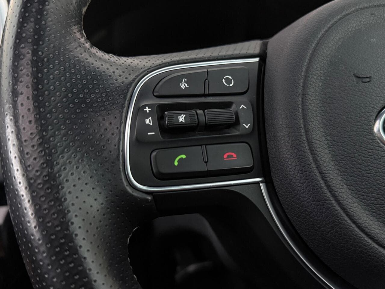 Kia Sportage thumbnail Misc Controls
