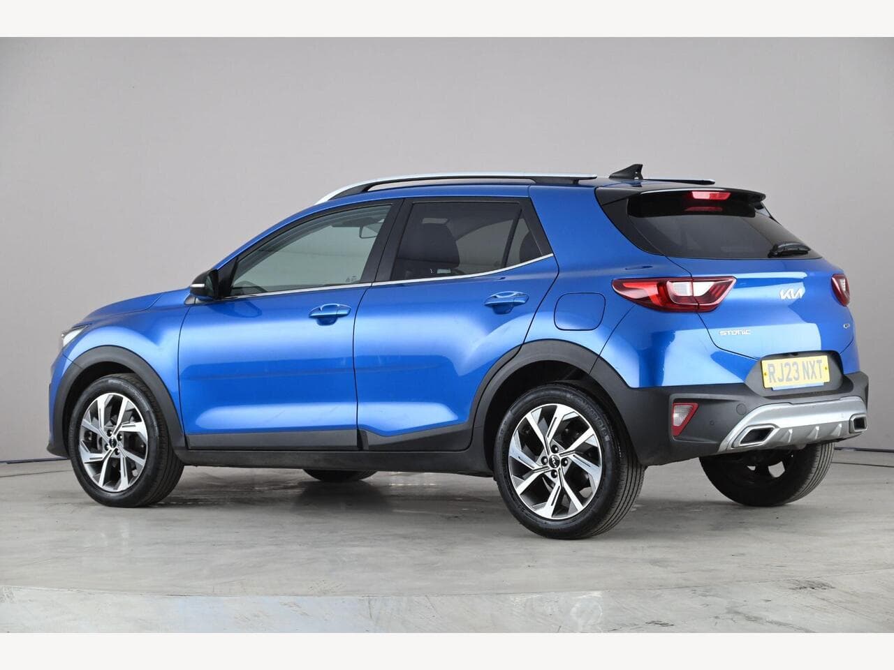 Kia Stonic thumbnail Side Left
