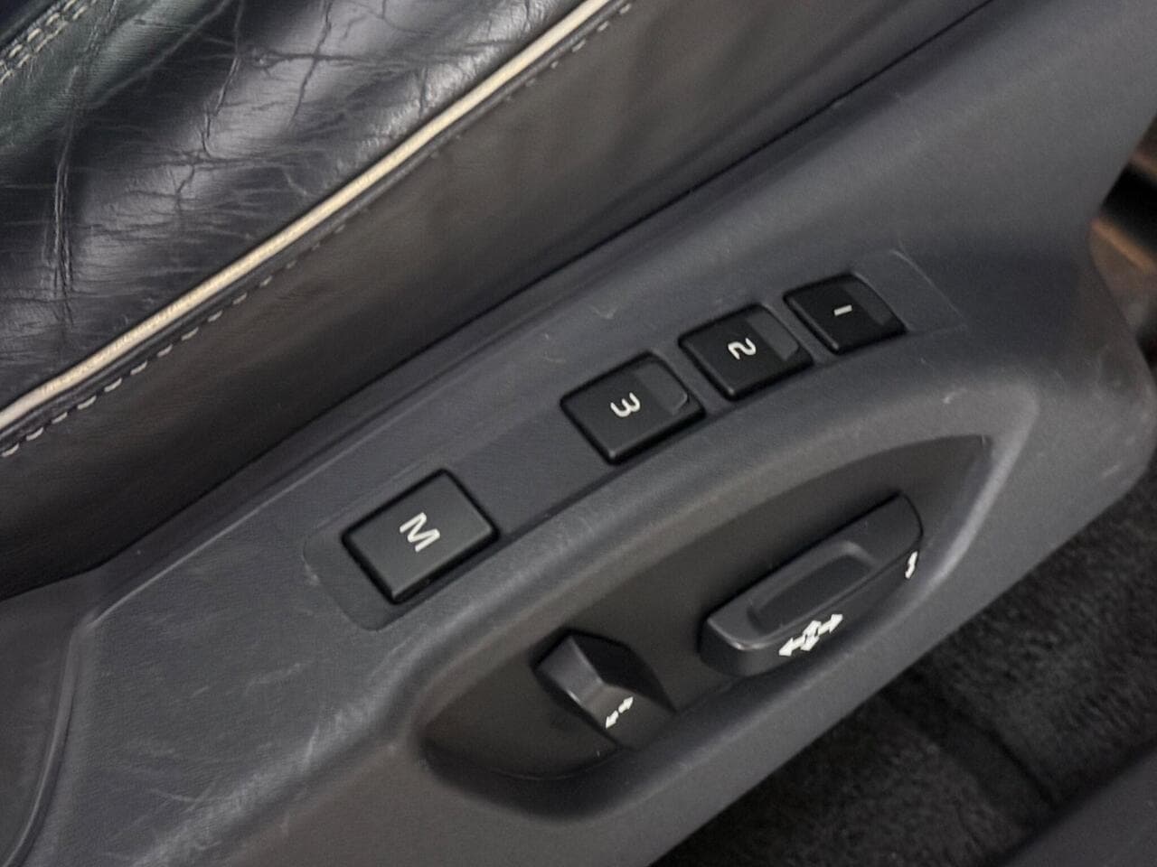 Volvo XC60 thumbnail Misc Controls