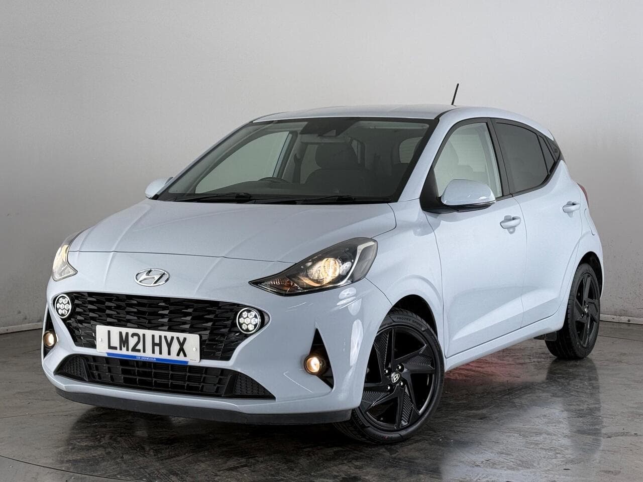 Hyundai i10 thumbnail Front Left