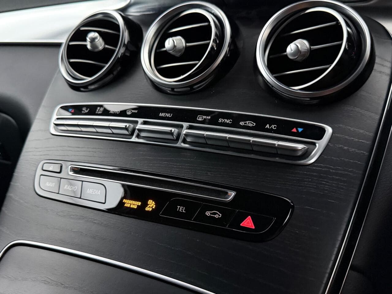Mercedes-Benz GLC thumbnail Interior Front