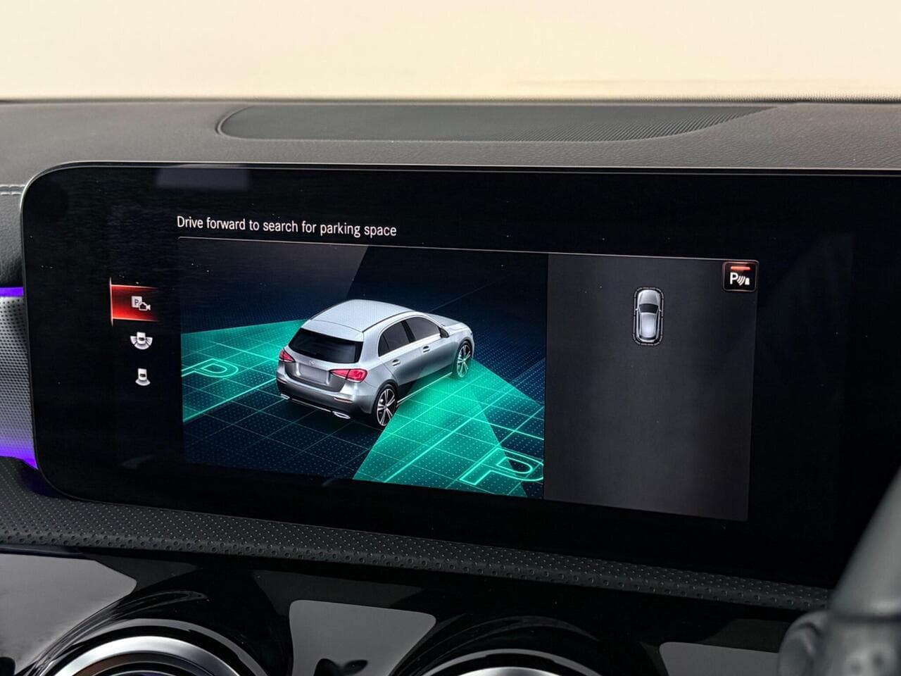 Mercedes-Benz A Class thumbnail Infotainment System