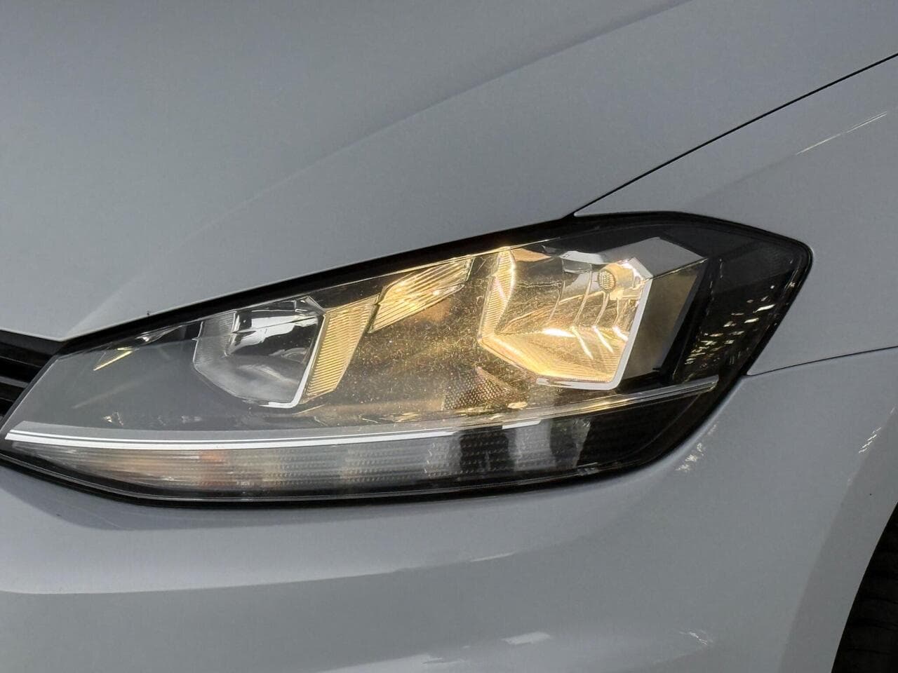 Volkswagen Golf thumbnail Lights Front